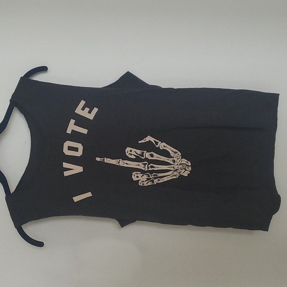 Skeleton Tank - Picture 1 of 1